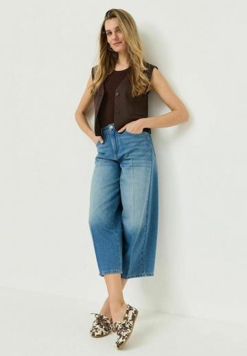 Короткие джинсы