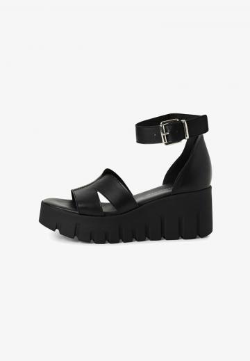 Босоножки на танкетке