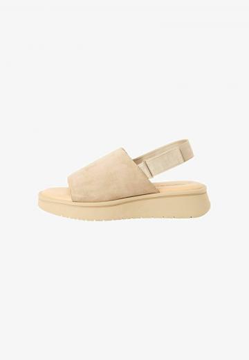 Босоножки на танкетке