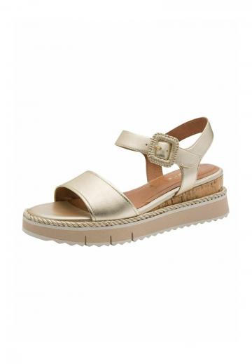 Босоножки на танкетке