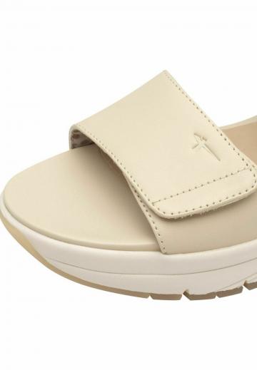 Босоножки на танкетке