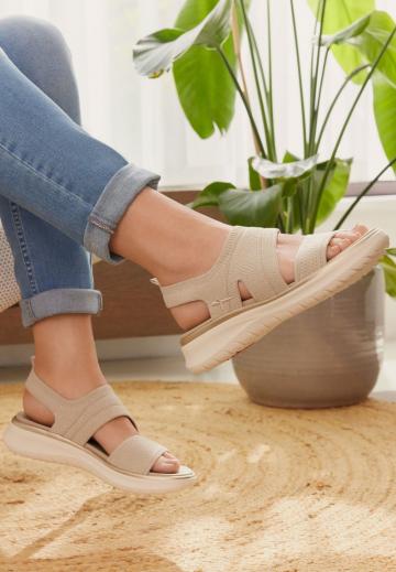 Босоножки на танкетке