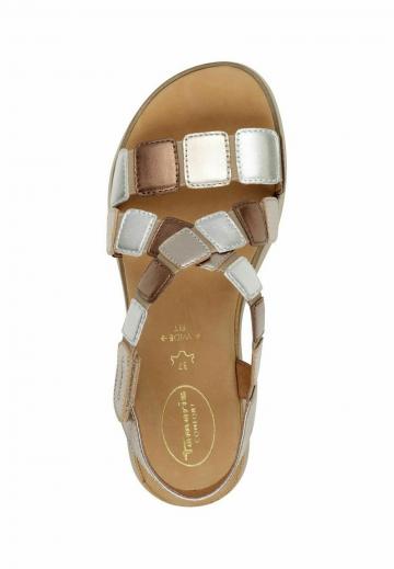 Босоножки на танкетке