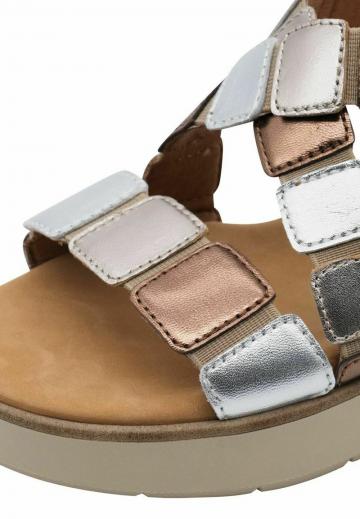 Босоножки на танкетке