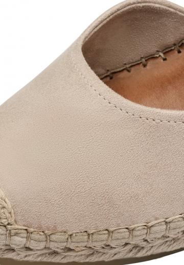 Босоножки на танкетке