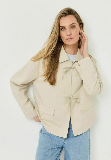 Куртка с накладнымит карманами