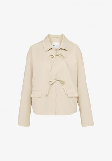 Куртка с накладнымит карманами