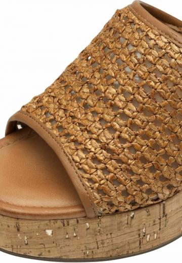 Босоножки на каблуке