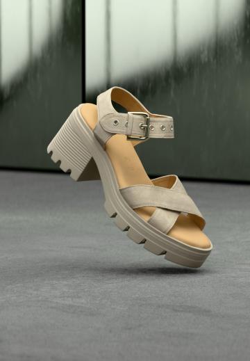 Босоножки на платформе