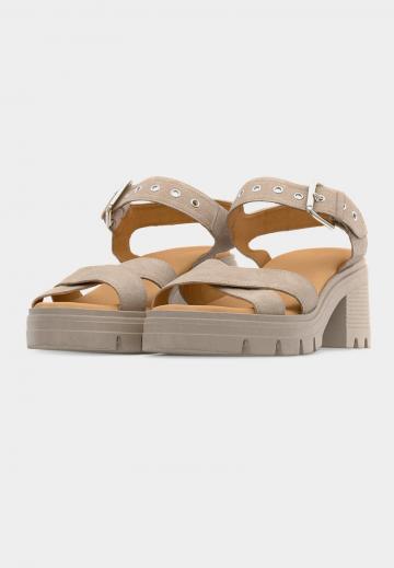 Босоножки на платформе