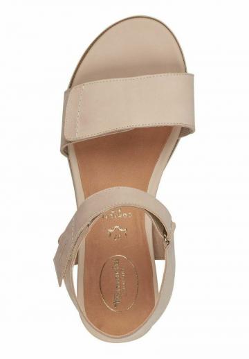 Босоножки на танкетке