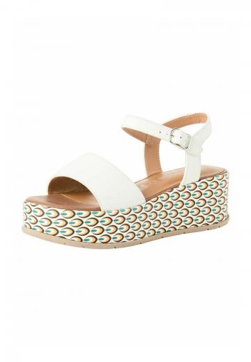 Босоножки на танкетке