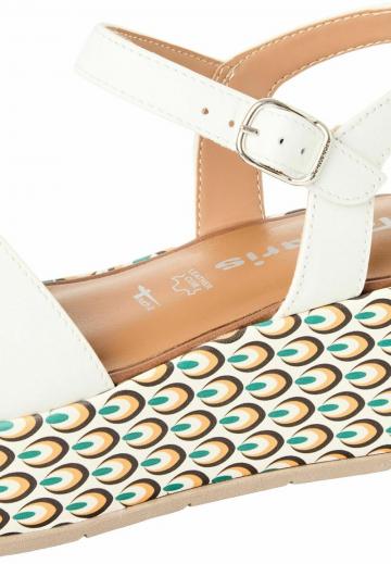 Босоножки на танкетке