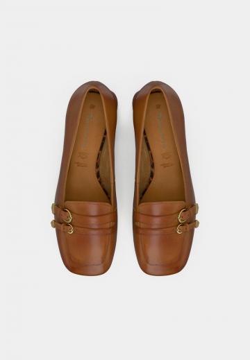 Туфли с высоким носом