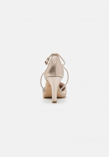 Туфли с ремешком