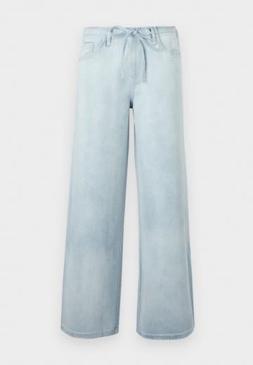 Свободные джинсы