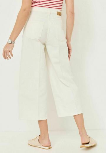 Короткие джинсы