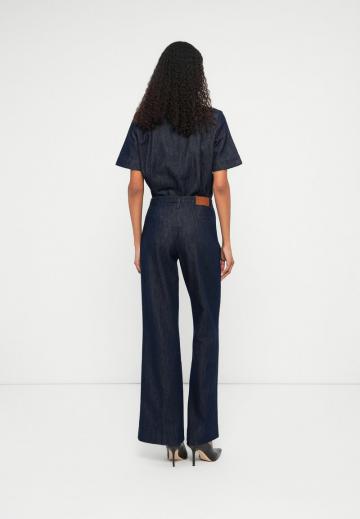 Клешеные джинсы