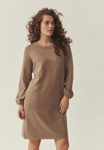 Вязаное платье