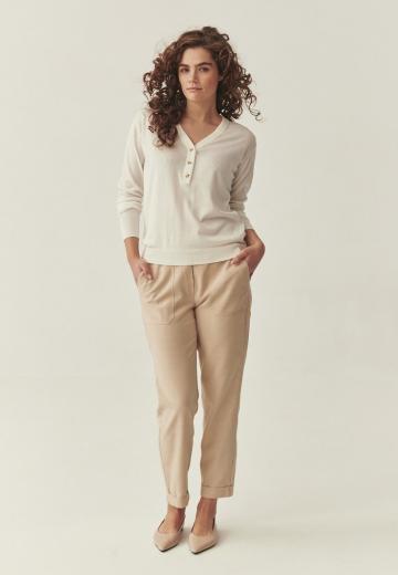 Пуловер с вырезом V