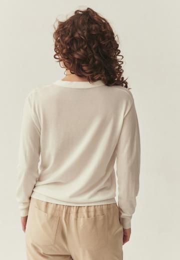 Пуловер с вырезом V