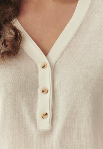 Пуловер с вырезом V