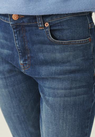 Короткие джинсы