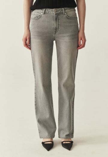 Прямые джинсы