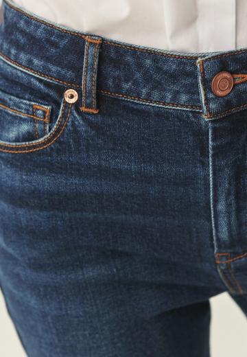 Прямые джинсы