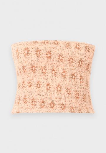 Топ без бретелек