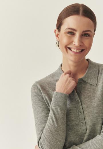 Пуловер с воротником поло