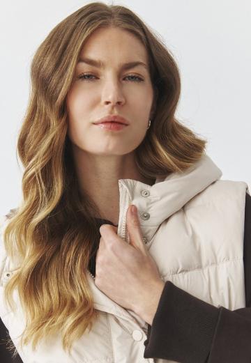 Длинный жилет