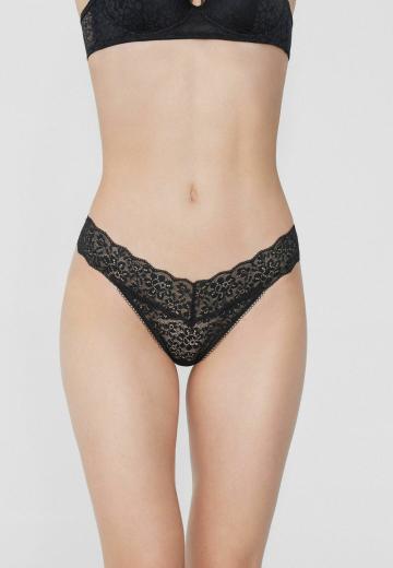 Трусы на бедрах