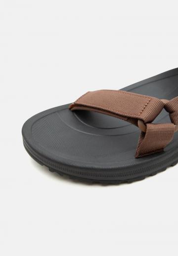 Спортивные сандалии