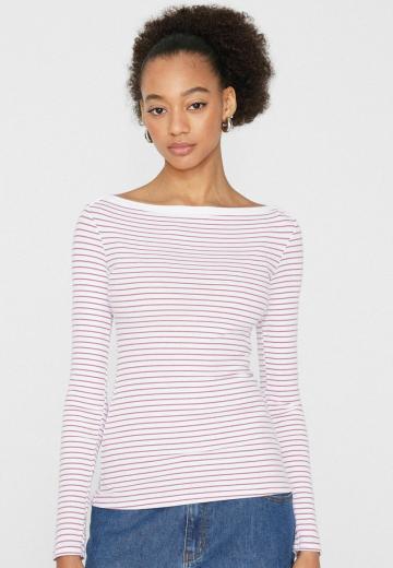 Пуловер в полоску