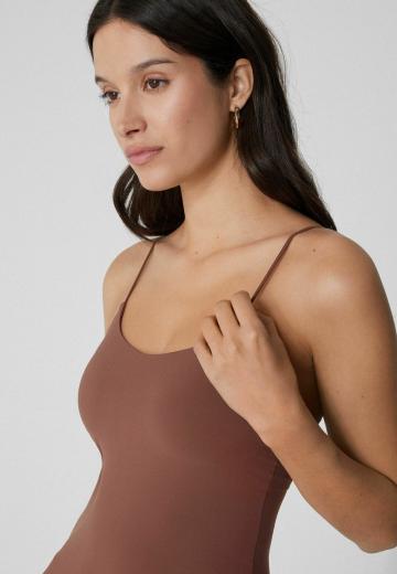 Топ на бретельках