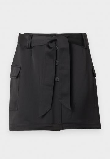 Юбка с накладными карманами