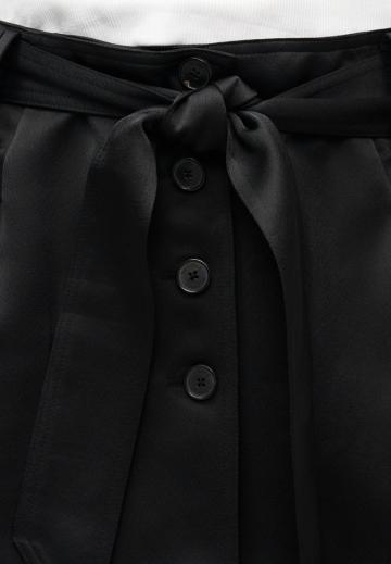 Юбка с накладными карманами