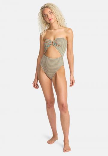 Слитный купальник