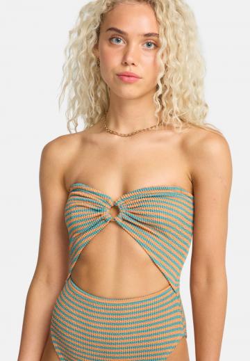 Слитный купальник