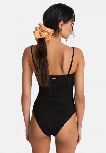 Слитный купальник