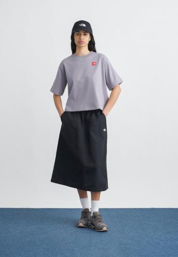 Юбка с накладными карманами