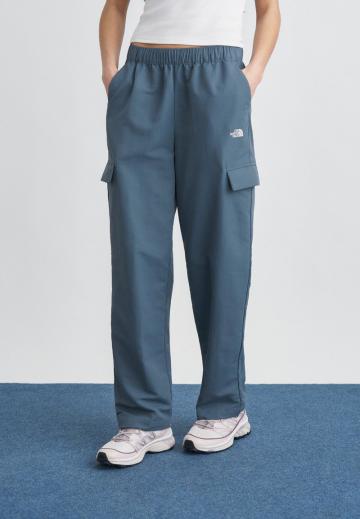 Брюки с накладными карманами