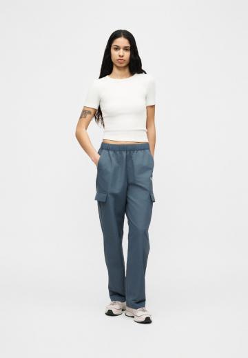 Брюки с накладными карманами