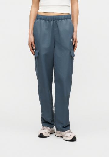 Брюки с накладными карманами