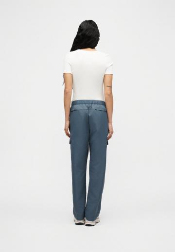 Брюки с накладными карманами