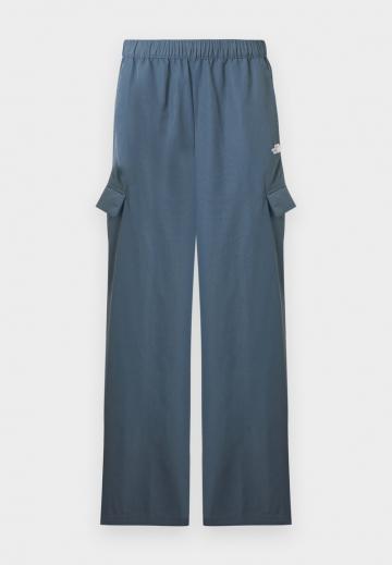 Брюки с накладными карманами