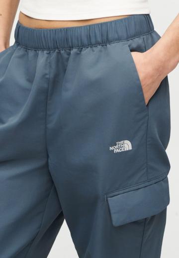 Брюки с накладными карманами