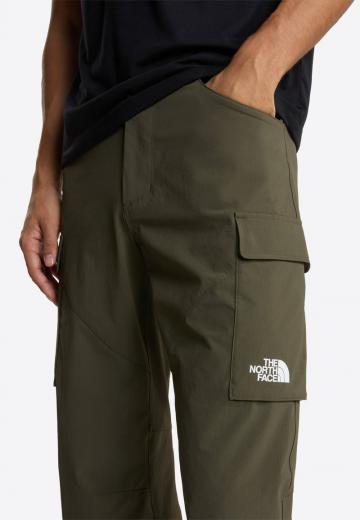 Брюки с накладными карманами