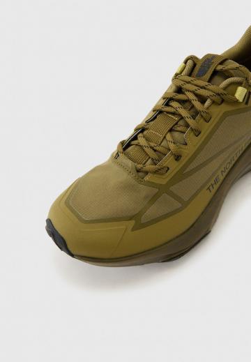 Походные кроссовки